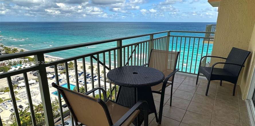 Condo à Hallandale Beach, Floride, 2 chambres  № 2191330
