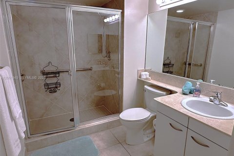 Copropriété à louer à Hallandale Beach, Floride: 2 chambres, 108.05 m2 № 2191330 - photo 16