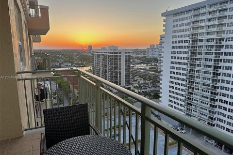 Copropriété à louer à Hallandale Beach, Floride: 2 chambres, 108.05 m2 № 2191330 - photo 18