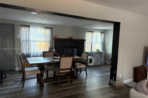 House in Jacksonville, Florida 4 bedrooms № 1857493 - photo 4