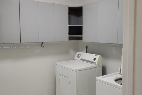 Touwnhouse à louer à Hollywood, Floride: 4 chambres, 175.49 m2 № 1966857 - photo 11