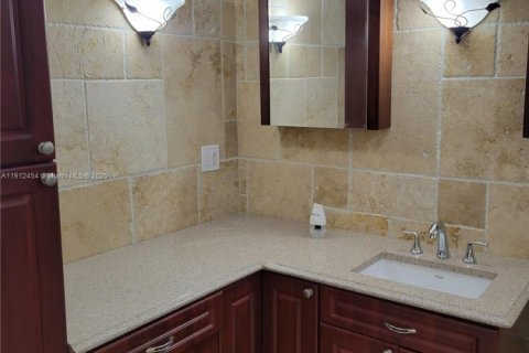 Touwnhouse à louer à Hollywood, Floride: 4 chambres, 175.49 m2 № 1966857 - photo 20