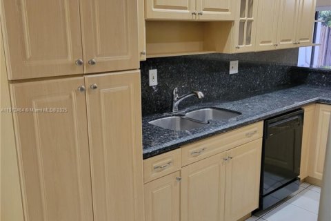 Touwnhouse à louer à Hollywood, Floride: 4 chambres, 175.49 m2 № 1966857 - photo 24