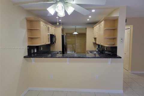 Touwnhouse à louer à Hollywood, Floride: 4 chambres, 175.49 m2 № 1966857 - photo 7