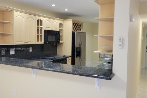 Touwnhouse à louer à Hollywood, Floride: 4 chambres, 175.49 m2 № 1966857 - photo 1