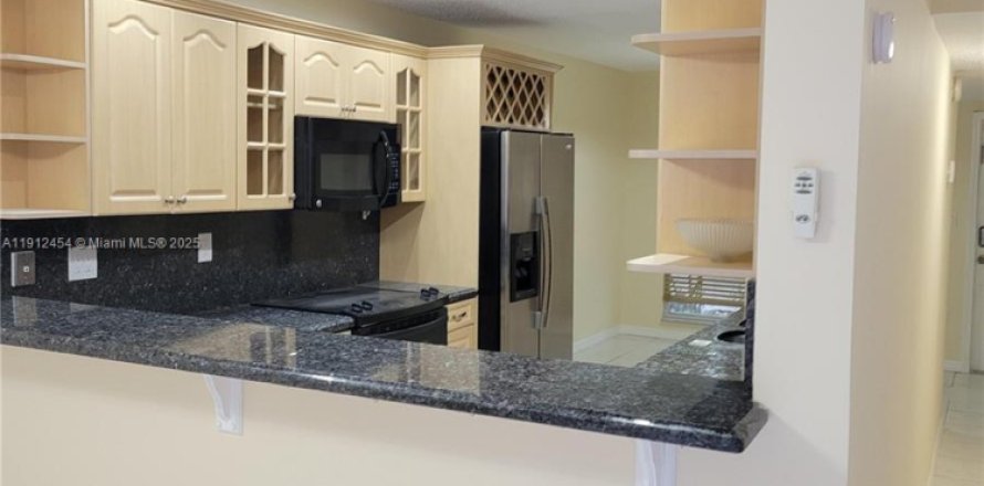 Touwnhouse à Hollywood, Floride 4 chambres, 175.49 m2 № 1966857