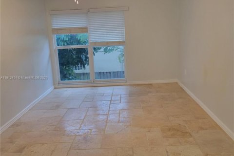 Touwnhouse à louer à Hollywood, Floride: 4 chambres, 175.49 m2 № 1966857 - photo 10