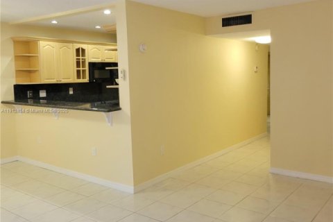 Touwnhouse à louer à Hollywood, Floride: 4 chambres, 175.49 m2 № 1966857 - photo 4