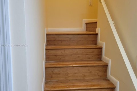 Touwnhouse à louer à Hollywood, Floride: 4 chambres, 175.49 m2 № 1966857 - photo 12
