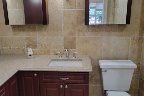 Touwnhouse à louer à Hollywood, Floride: 4 chambres, 175.49 m2 № 1966857 - photo 18