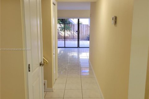 Touwnhouse à louer à Hollywood, Floride: 4 chambres, 175.49 m2 № 1966857 - photo 15