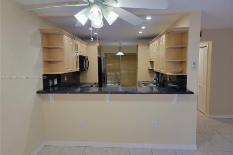 Touwnhouse à louer à Hollywood, Floride: 4 chambres, 175.49 m2 № 1966857 - photo 6