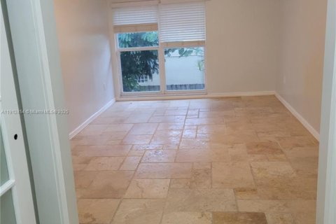 Touwnhouse à louer à Hollywood, Floride: 4 chambres, 175.49 m2 № 1966857 - photo 13