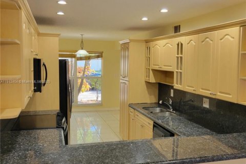 Touwnhouse à louer à Hollywood, Floride: 4 chambres, 175.49 m2 № 1966857 - photo 28