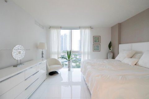 Condominio en venta en Sunny Isles Beach, Florida, 3 dormitorios, 134.43 m2 № 1977882 - foto 13