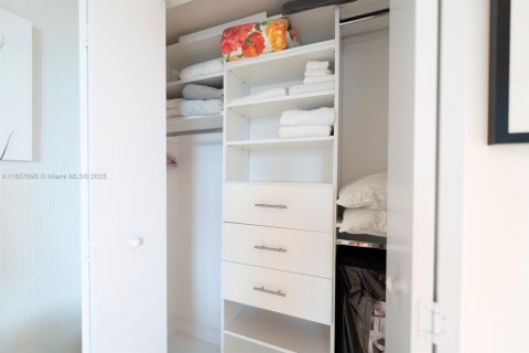 Condominio en venta en Sunny Isles Beach, Florida, 3 dormitorios, 134.43 m2 № 1977882 - foto 18