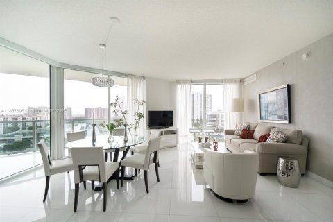 Condominio en venta en Sunny Isles Beach, Florida, 3 dormitorios, 134.43 m2 № 1977882 - foto 6