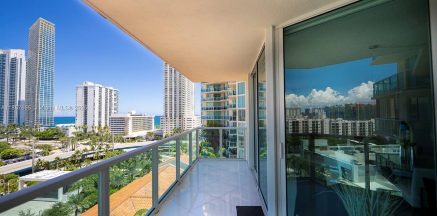 Condominio en Sunny Isles Beach, Florida, 3 dormitorios  № 1977882