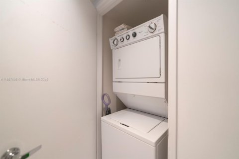 Condominio en venta en Sunny Isles Beach, Florida, 3 dormitorios, 134.43 m2 № 1977882 - foto 23