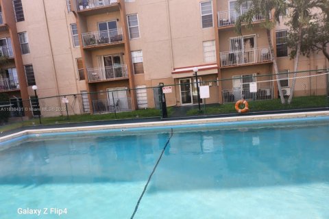 Condo in Miami, Florida, 2 bedrooms  № 1946864 - photo 22