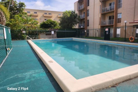 Condo in Miami, Florida, 2 bedrooms  № 1946864 - photo 21