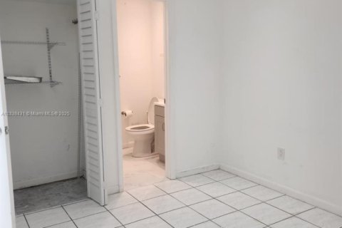 Condo in Miami, Florida, 2 bedrooms  № 1946864 - photo 15