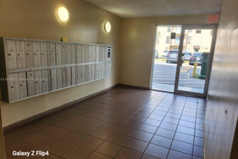 Condo in Miami, Florida, 2 bedrooms  № 1946864 - photo 2