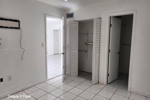 Condo in Miami, Florida, 2 bedrooms  № 1946864 - photo 17
