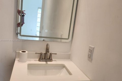 Condo in Miami, Florida, 2 bedrooms  № 1946864 - photo 10