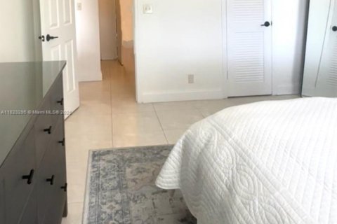 Condominio en venta en Fort Lauderdale, Florida, 1 dormitorio, 80.82 m2 № 1940224 - foto 9