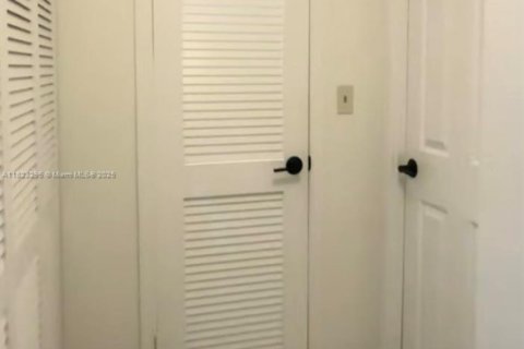 Condominio en venta en Fort Lauderdale, Florida, 1 dormitorio, 80.82 m2 № 1940224 - foto 11