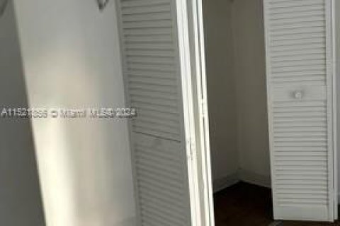 Купить кондоминиум в Норт-Майами, Флорида 2 спальни, 89.46м2, № 1984968 - фото 10