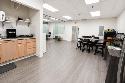 Commercial property in Pembroke Pines, Florida № 2083465 - photo 11
