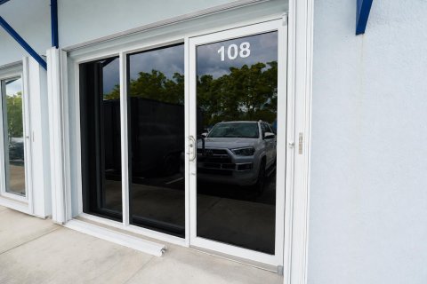 Commercial property in Pembroke Pines, Florida № 2083465 - photo 17