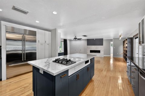 House in St. Lucie, Florida 4 bedrooms, 385.73 sq.m. № 2042072 - photo 17