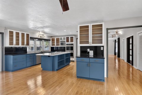 House in St. Lucie, Florida 4 bedrooms, 385.73 sq.m. № 2042072 - photo 14