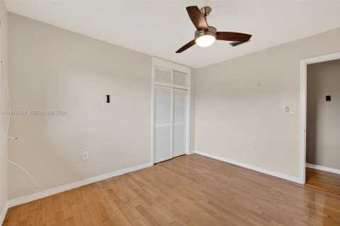 House in St. Lucie, Florida 4 bedrooms, 385.73 sq.m. № 2042072 - photo 25