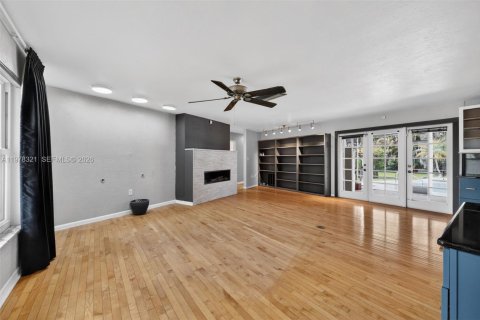 House in St. Lucie, Florida 4 bedrooms, 385.73 sq.m. № 2042072 - photo 8