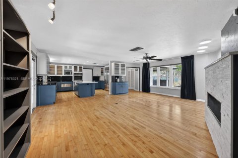 House in St. Lucie, Florida 4 bedrooms, 385.73 sq.m. № 2042072 - photo 10