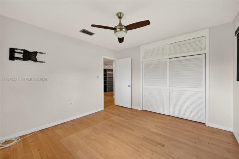 House in St. Lucie, Florida 4 bedrooms, 385.73 sq.m. № 2042072 - photo 20