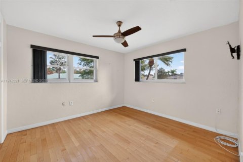 House in St. Lucie, Florida 4 bedrooms, 385.73 sq.m. № 2042072 - photo 18