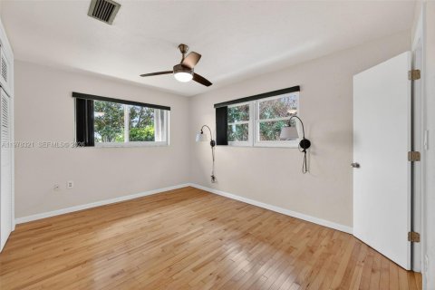 House in St. Lucie, Florida 4 bedrooms, 385.73 sq.m. № 2042072 - photo 29