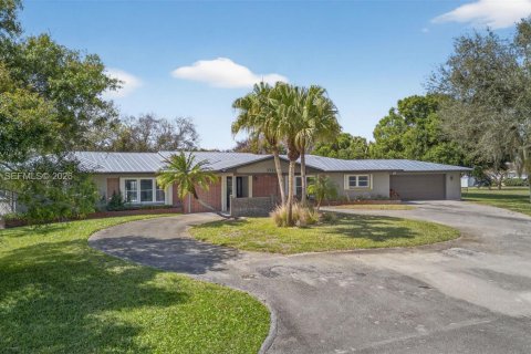 House in St. Lucie, Florida 4 bedrooms, 385.73 sq.m. № 2042072 - photo 6