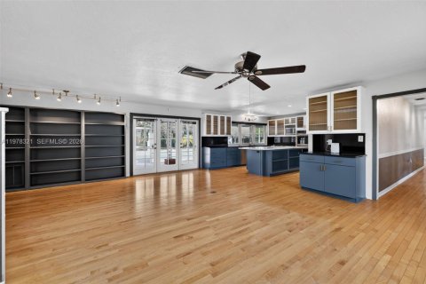 House in St. Lucie, Florida 4 bedrooms, 385.73 sq.m. № 2042072 - photo 9