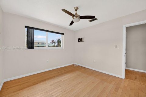 House in St. Lucie, Florida 4 bedrooms, 385.73 sq.m. № 2042072 - photo 19