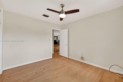 House in St. Lucie, Florida 4 bedrooms, 385.73 sq.m. № 2042072 - photo 26