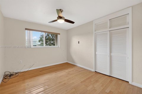 House in St. Lucie, Florida 4 bedrooms, 385.73 sq.m. № 2042072 - photo 24