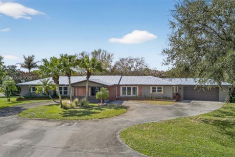 House in St. Lucie, Florida 4 bedrooms, 385.73 sq.m. № 2042072 - photo 5