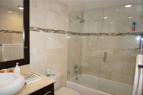 Condo in Sunny Isles Beach, Florida, 2 bedrooms № 2088795 - photo 22