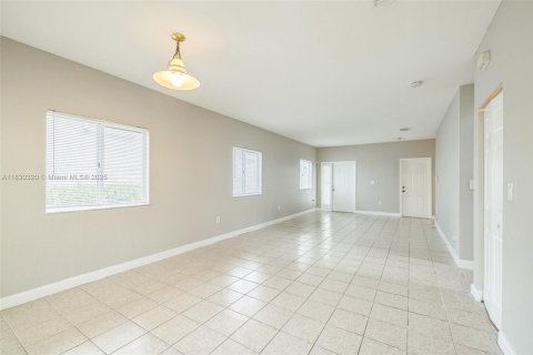 Casa en venta en Homestead, Florida, 5 dormitorios, 201.6 m2 № 1807826 - foto 12